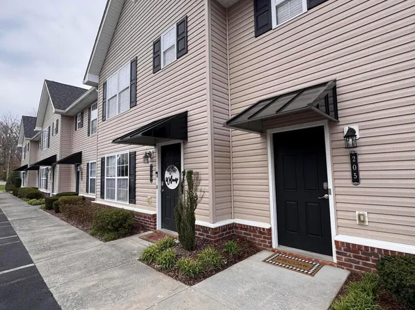2121 Greenwood Dr #205, Johnson City, TN 37604