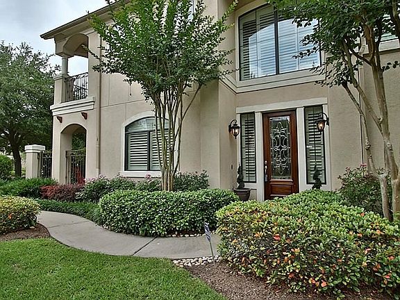 3rd image of 26 Sweetwater Ct