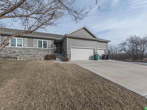 2nd image of 2602 Fountain Cir