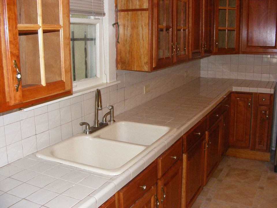 2nd image of 1115 Waverly Ave