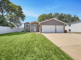 1801 Sunset Blvd, Minot, ND 58703