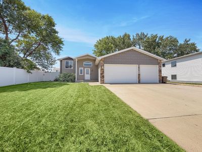 1801 Sunset Blvd, Minot, ND, 58703