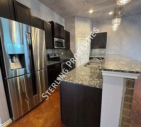 3rd image of 541 S Fretz Ave