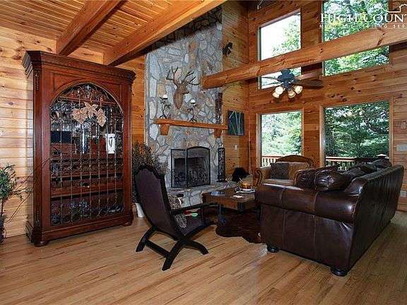 4th image of 900 Deerwood Rd
