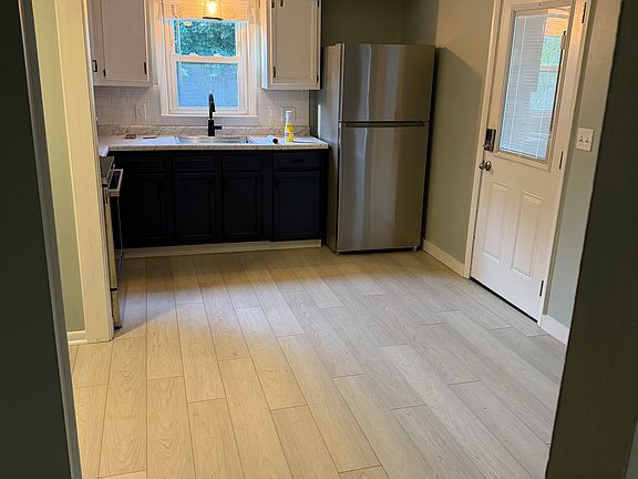 3rd image of 336 E Baker St