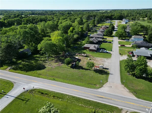 111 Orchard Dr #1, Gentry, AR 72734