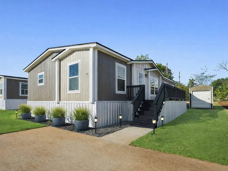 1601 Swallowtail Dr — Photo 11