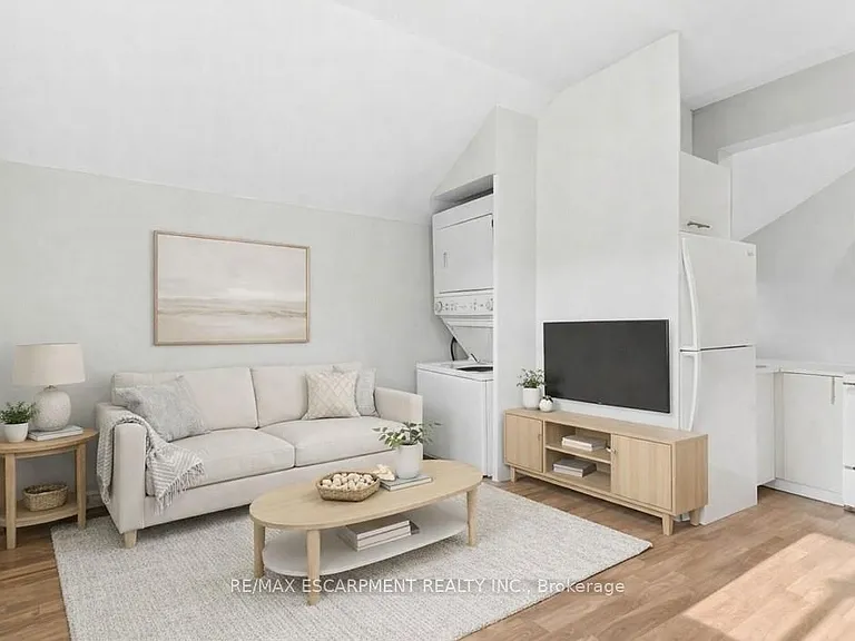 2 Windsor St #2 — Photo 2