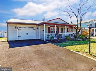 70 Thorny Apple Ln, Levittown, PA