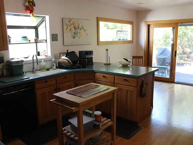 1033 Peralta Ave — Photo 9