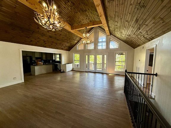 3rd image of 1125 Warfield Blvd