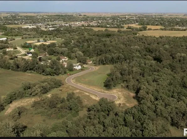 305 Silver Creek Rd, Dewitt, IA 52742