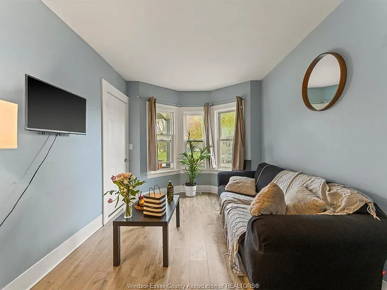 890 Howard Ave — Photo 15