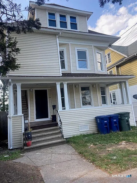 3 bed, 1.0 bath, 1247 sqft, $2,400 — Photo 2
