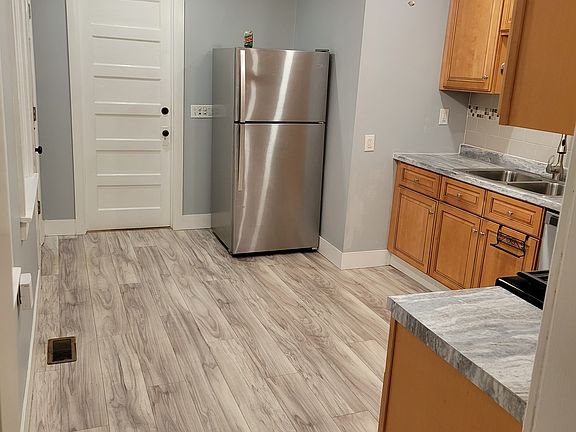 2nd image of 319-21 Hubbell Ave #321