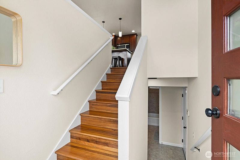 4th image of 7957 30th Avenue SW