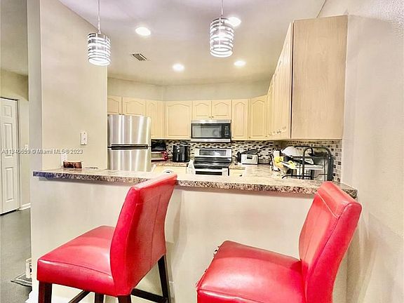 4th image of 1359 Avon Ln Unit 1359
