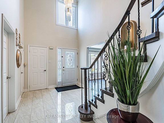 2nd image of 5959 Ladyburn Cres