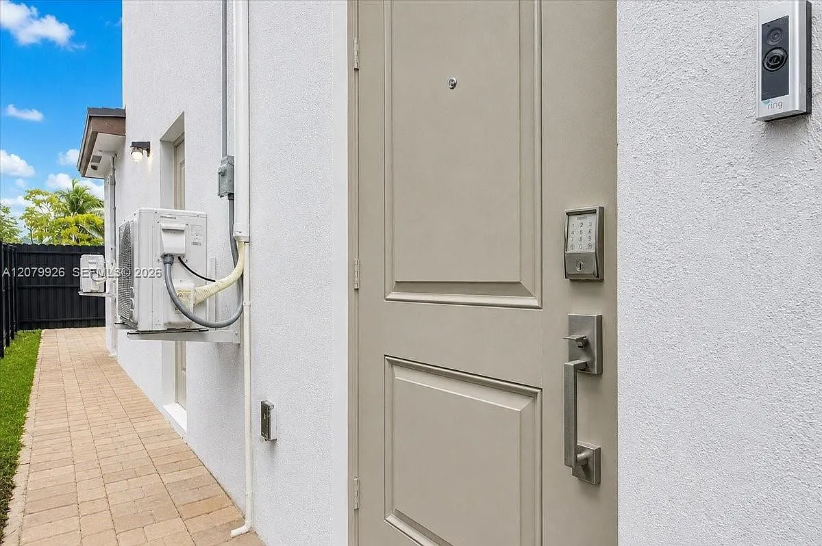1 bed, 1.0 bath, $1,850 — Photo 2