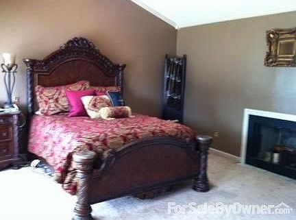Master Suite Dressing area, private bath : Wood burning fire place, walk in closet, private balcony,