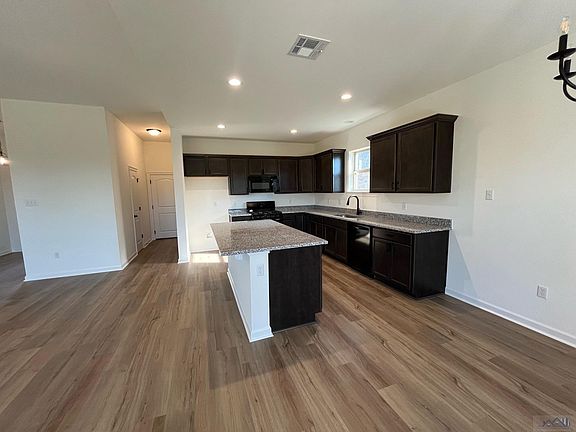 3rd image of 230 Pond Dr
