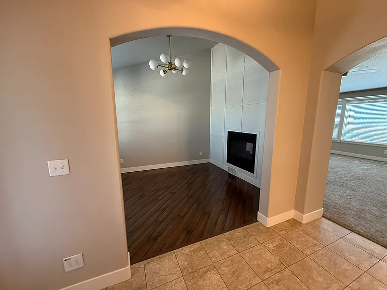 2156 W Thomas St — Photo 4