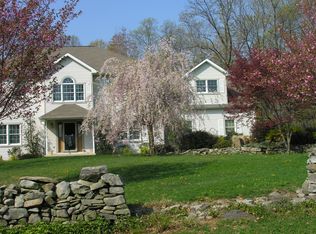 4 Phoenix Hill Rd, Highland Mills, NY 10930