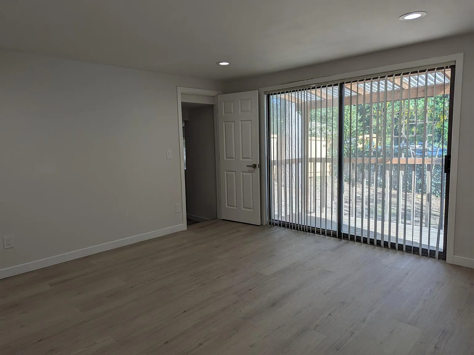 3 bed, 1090 sqft, $3,100 — Photo 4