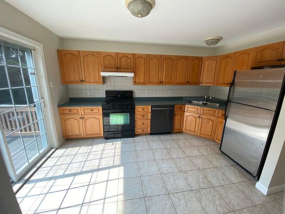3rd image of 1380 Washington St #B
