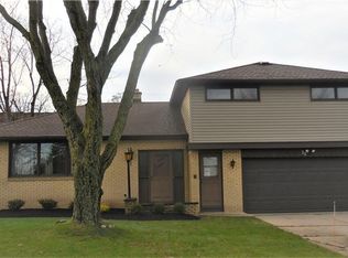 32 Coventry Rd, Williamsville, NY 14221