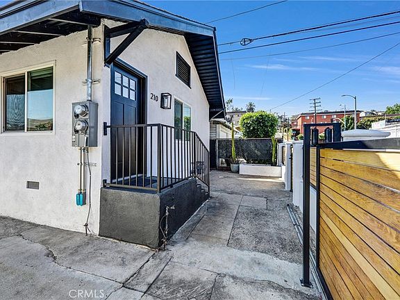 4th image of 210 Amabel St