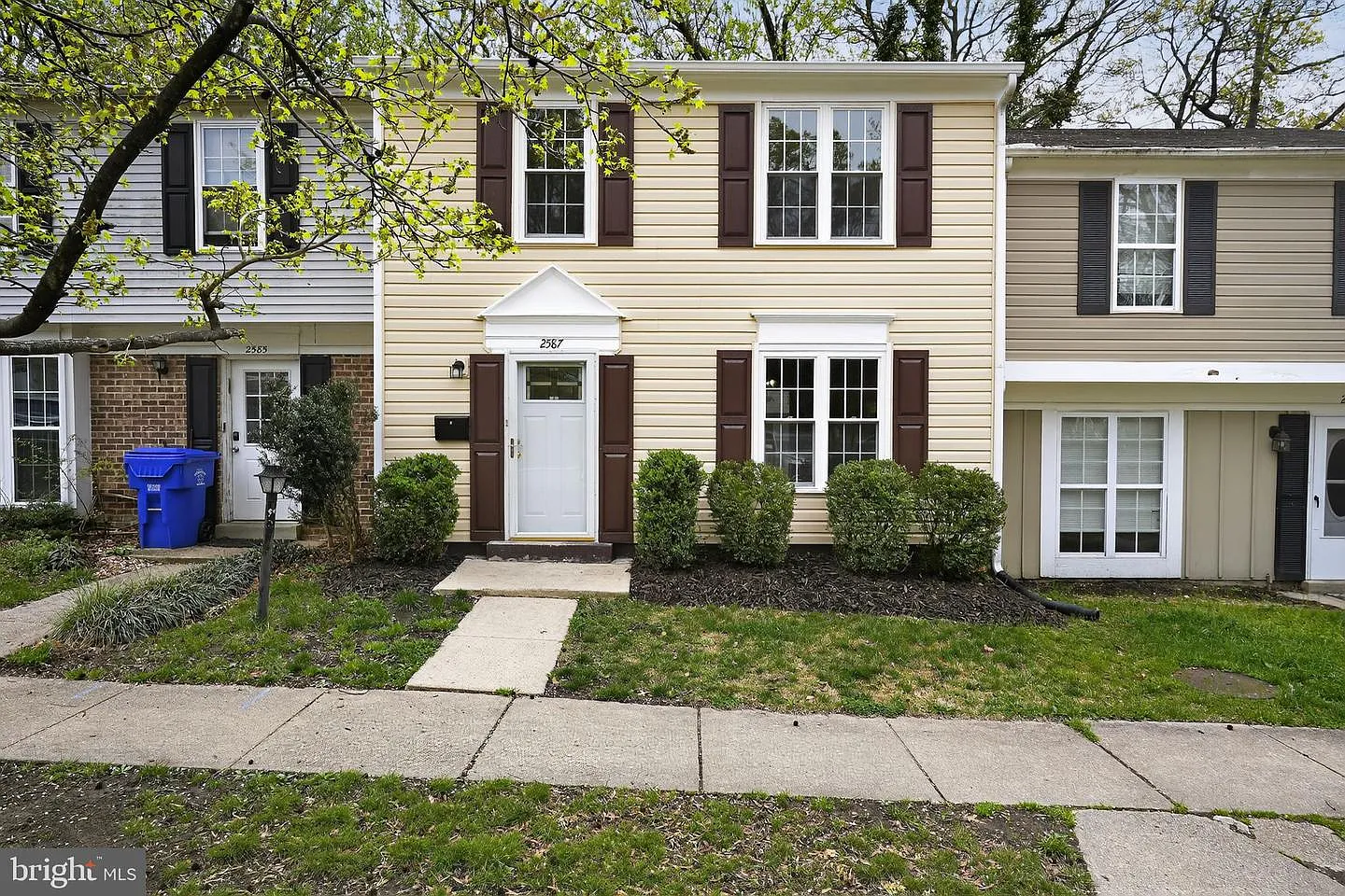 2587 Robinson Pl photo 1