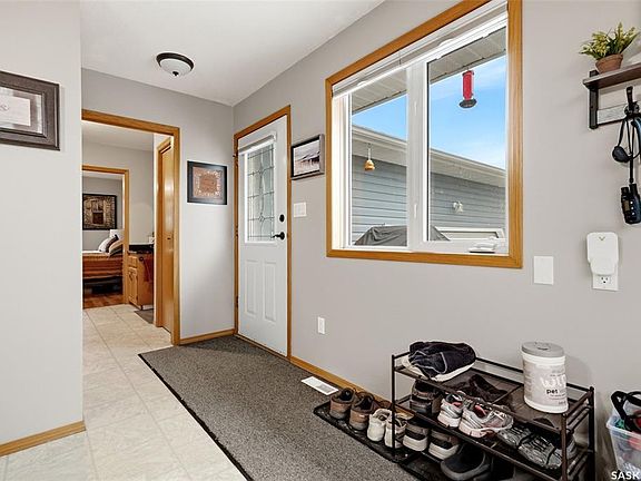 3rd image of 104 Findlay STREET