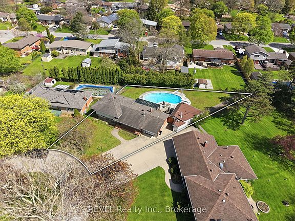 3rd image of 8 Fernwood Ter