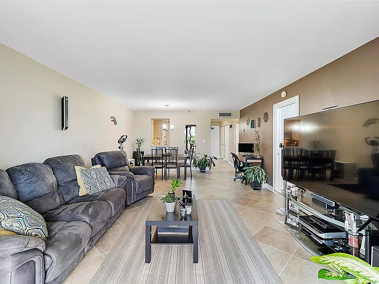 4550 NW 18th Ave #505 — Photo 11