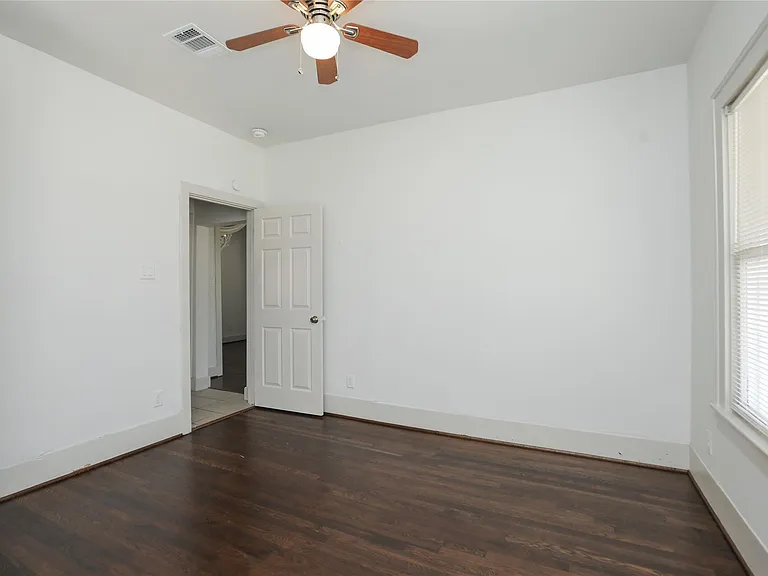 1244 W 21st St — Photo 30