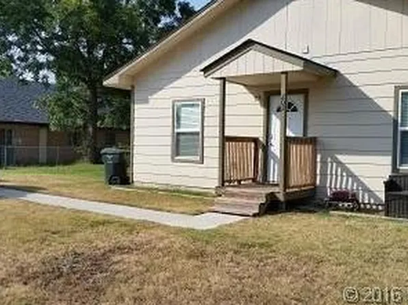 202 E 11th St, Claremore, OK 74017