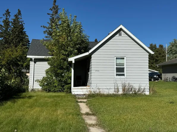 709 Center St E, Roseau, MN 56751