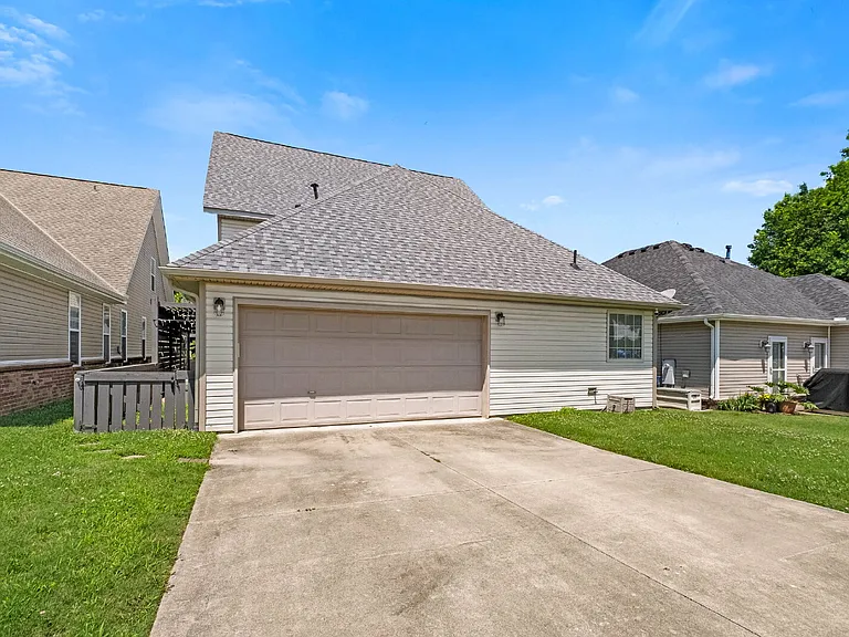 1514 NE Young Ave — Photo 28