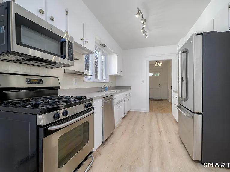 231 Flax Hill Rd #1 — Photo 3