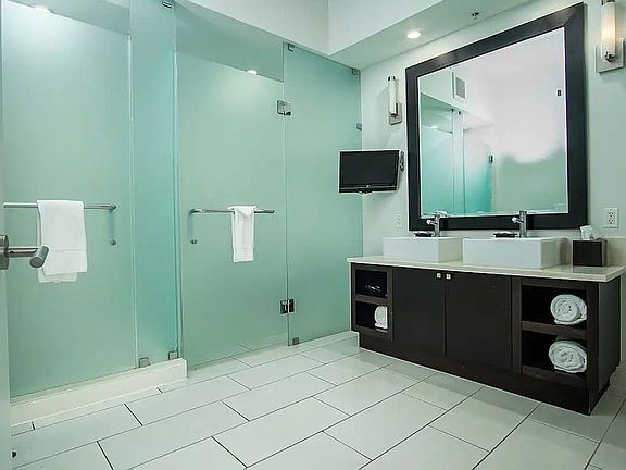 Ensuite Bthrm double cubicle
