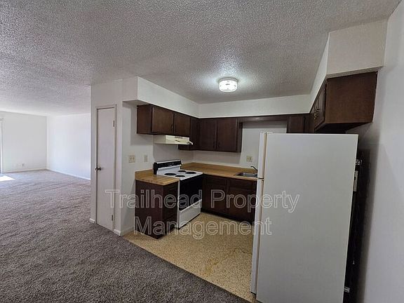 5th image of 324 W College St APT 306