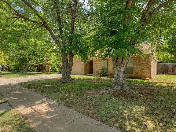 3rd image of 301 Cindy Ave