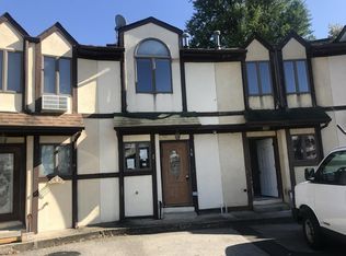 38 Stonecrest Ct, Staten Island, NY 10308