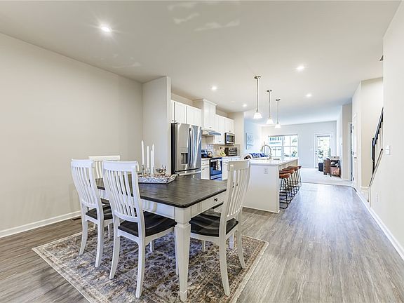 3rd image of 63 Oneida Rd