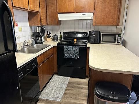 4th image of 7025 Holland Ave