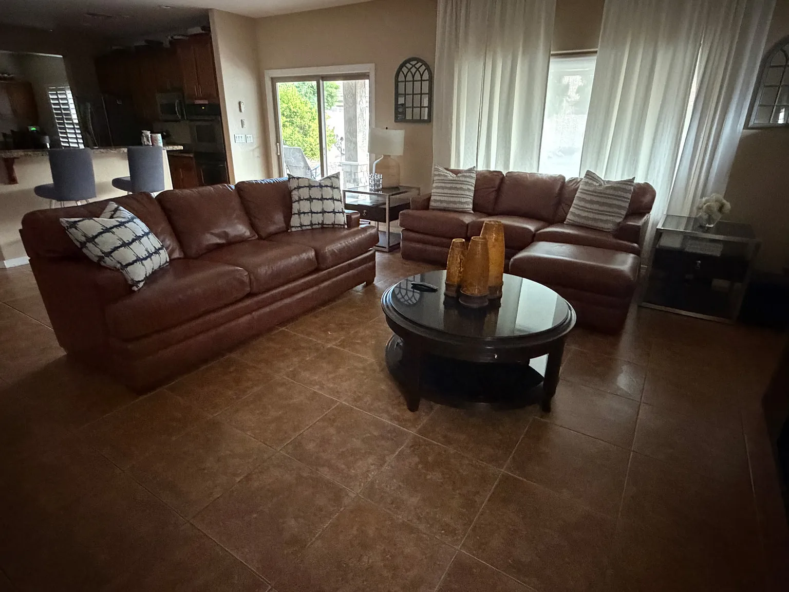 5 bed, 3484 sqft, $4,500 — Photo 2