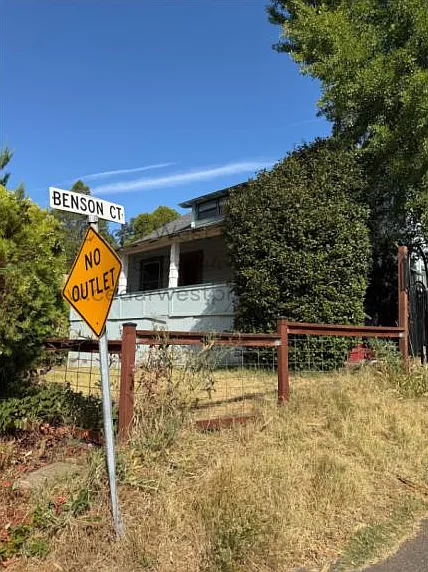 975 Coleman St — Photo 1