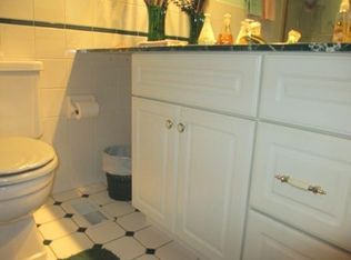 833 Pheasant Walk Dr, Schaumburg, IL 60193