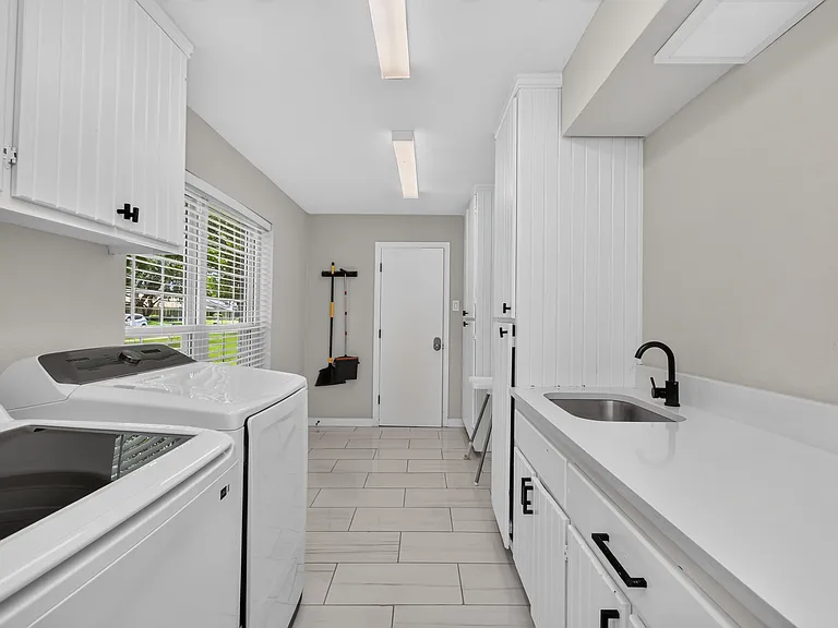1205 Hillsdale Dr — Photo 29